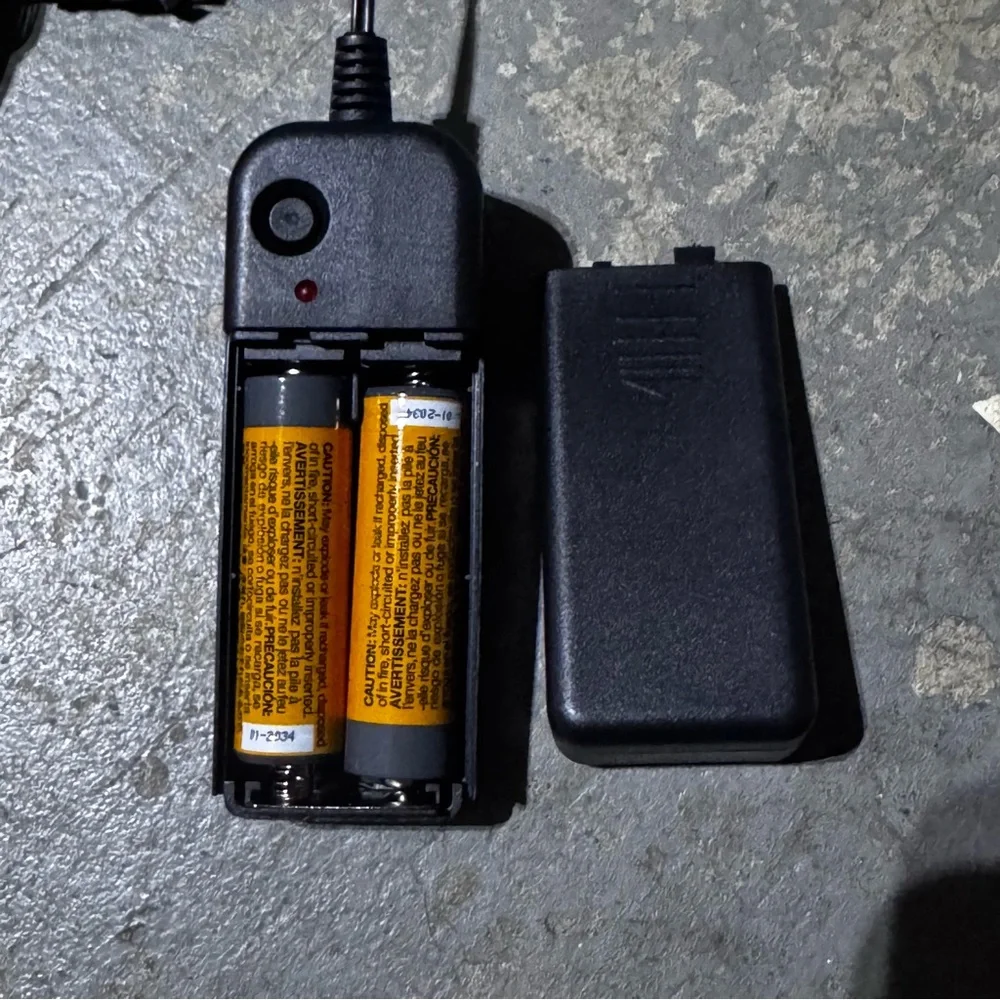 NWT LED Light-Up Mask with Battery‎ Pack